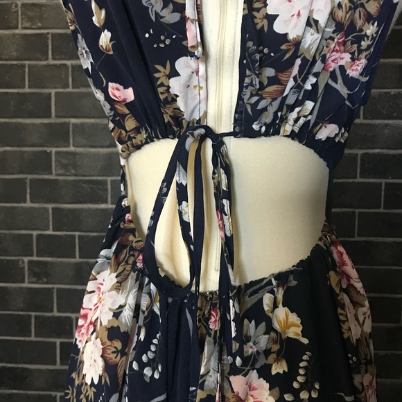 Crisscross Cut Out Front Tie Back Floral Halter Dress - Picture 10 of 16